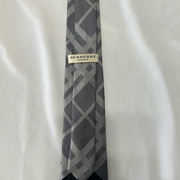 Burberry tie collection - Picture 4 of 8